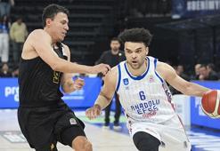 Anadolu Efes evinde rahat kazandı! Seride öne geçti