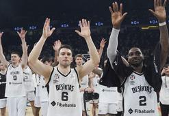 Beşiktaş derbide Galatasaray'ı devirdi! Seride öne geçti
