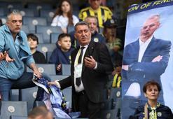 Fenerbahçe - Konyaspor maçının ilk düdüğüyle birlikte istifa sesleri! İsmail Kartal pankartı kaldırıldı