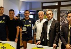 İngilizler, Samandıra'da olanlar karşısında hayrete düştü: 'Fenerbahçe'de isyan! Dzeko ve Tadic, Jose Mourinho için oynamayı reddetti...'