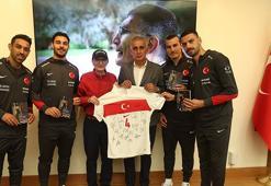 A Milli Takım'dan Aziz Sancar'a ziyaret
