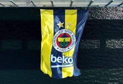 Fenerbahçe Beko'nun bayrakları köprülere asıldı