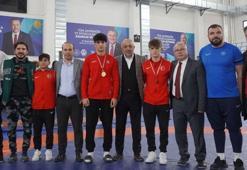 Milli güreşçiler 3 bronz madalya kazandı