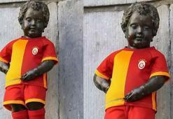 Mannaken Pis heykeli'nin yeni kostümü Galatasaray forması