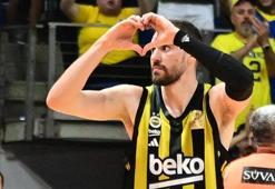 Fenerbahçe'ye gözyaşlarıyla veda etti: Duygu dolu anlar! 'Gördüğüm en güzel taraftar'
