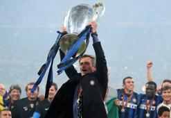 Jose Mourinho'dan Chivu açıklaması: Umarım üçleme yapmaz