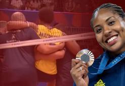 Voleybol Milletler Ligi'nde şok sakatlık! Fenerbahçeli yıldız maçı tekerlekli sandalye ile takip etti