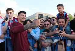 Trabzonspor'da futbolcular, taraftarla bir araya geldi