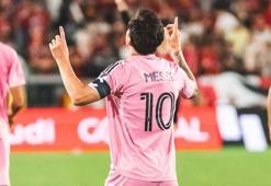 Messi bir kez daha izleyenleri büyüledi! 2 gol, 1 asistle yıldızlaştı