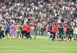 Amedspor-Erzurumspor maçı sonrası ortalık karıştı! Devreye polisler girdi...