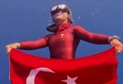 Şahika Ercümen, Zafer Bayramı’nda Kaş’ta tanka dalış yaptı