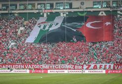 Bursaspor - 1461 Trabzon FK maçında 30 Ağustos coşkusu: 41 bin 680 biletli seyirci izledi
