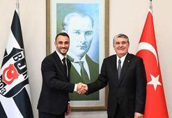 Gökhan Sazdağı resmen Beşiktaş'ta! İşte forma numarası