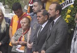 Metin Oktay, kabri başında anıldı