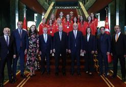 Cumhurbaşkanı Erdoğan, Dünya ikincisi A Milli Kadın Voleybol Takımı'nı kabul etti