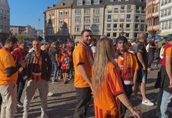 Galatasaraylı taraftarlar, Römerberg Meydanı'nda bir araya geldi