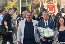 Beşiktaş Göztepe maçı için İzmir'e geldi, çiçeklerle karşılandı