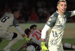 Muslera 16. saniyede gol yedi sinirlerine hakim olamadı! Takım arkadaşlarını azarladı