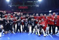 Türk voleybolu zirveye uzandı! Tarih yazıldı
