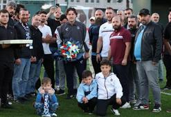 Trabzonspor'a taraftar gruplarından baklavalı moral ziyareti