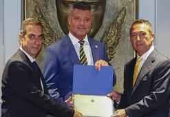 Ve Fenerbahçe'nin yeni Başkanı Sadettin Saran mazbatasını aldı! 'Hep böyle olmasını istemiştim'