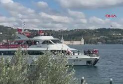 Liverpool taraftarı İstanbul Boğazı'nda