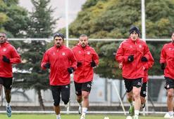 Sivasspor, Ankara Keçiörengücü maçı öncesi sağanak altında çalıştı