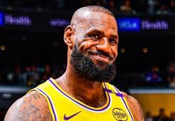 LeBron James tarihe geçmeye devam ediyor