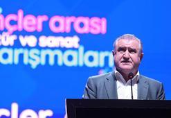 Genç oyuncular Aspendos Antik Tiyatrosu'nda sahne aldı! Bakan Bak açıkladı: '34 bin 541 genç sanatçımız başvurdu'