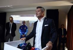 Sadettin Saran, dönüş yolculuğunda futbolcuları tebrik etti