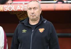 Göztepe Teknik Direktörü Stanimir Stoilov'dan Olaitan'a eleştiri!