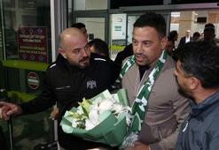 Konyaspor'un yeni teknik direktörü Çağdaş Atan imza için Konya'da