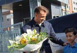 Kerem Aktürkoğlu, okul başkanı seçilen Aras'ın seçim vaadini yerine getirdi.