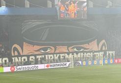 Viktoria Plzen taraftarından Fenerbahçe maçında skandal pankart! Büyük tepki gördü