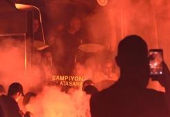 Galatasaray kafilesi Kocaeli'de coşkuyla karşılandı