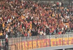 Galatasaray taraftarından Selçuk İnan tezahüratı