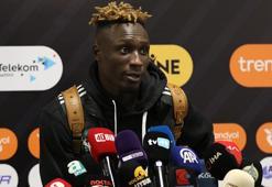 Daniel Agyei'den taraftarlara teşekkür
