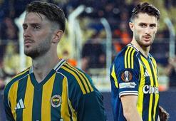 Fenerbahçe'nin yıldızı İsmail Yüksek nişanlısı Esen Matraş ile tribünde