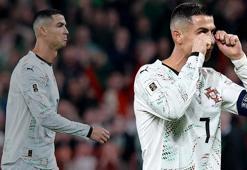 Ne yaptın Cristiano Ronaldo! Rakibine dirsek attı, kırmızı kartı gördü...