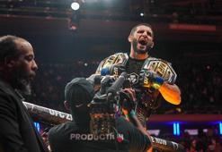 UFC'de tarihi baştan yazan maç! Islam Makhachev, artık çifte şampiyon...