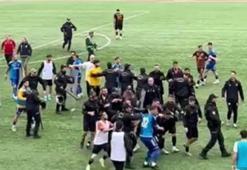 Artvin’de amatör maçta ortalık karıştı: Tekmeler havada uçuştu