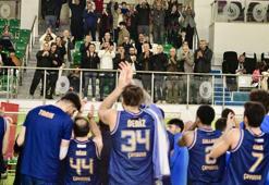 Çayırova Belediyespor'un liderliği devam ediyor