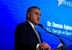 Bakan Bak, Riyad'da mili sporcularla bir araya geldi