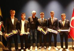 Fenerbahçe'den 5 altyapı oyuncusuna profesyonel sözleşme