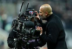 Pep Guardiola kendi oyuncularına patladı! 'Korkaksınız'