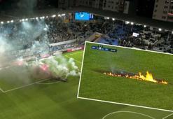 İsveç'te takımları küme düşen taraftalar sahayı yaktı