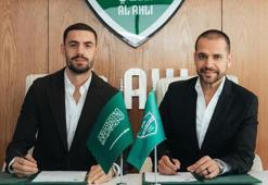 Al Ahli, Merih Demiral'ın sözleşmesinin uzatıldığını bu video ile duyurdu