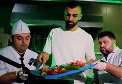 Serdar Dursun mutfakta hünerlerini sergiledi!