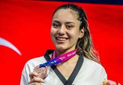 Milli sporcular Sude Yaren Uzunçavdar ve Hamza Osman Aydoğan'dan altın madalya