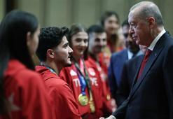 Cumhurbaşkanı Erdoğan, çeşitli branşlardan başarılı sporcuları kabul etti